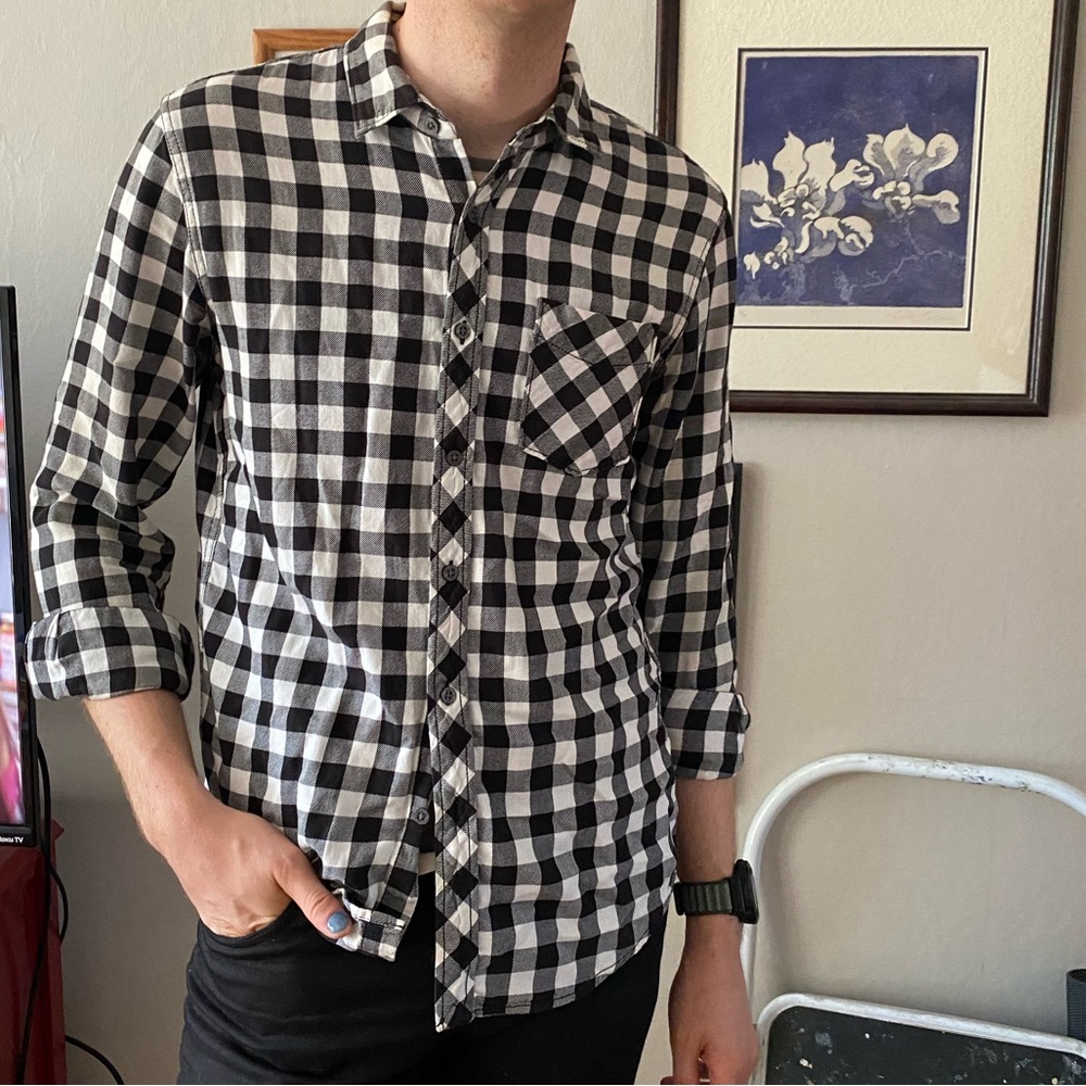 21Men black and white checked flannel